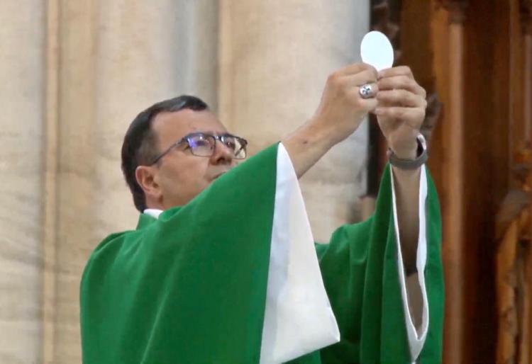 Mons. Mestre: 'Las apariencias hacen que se pierda la comunión con Dios'