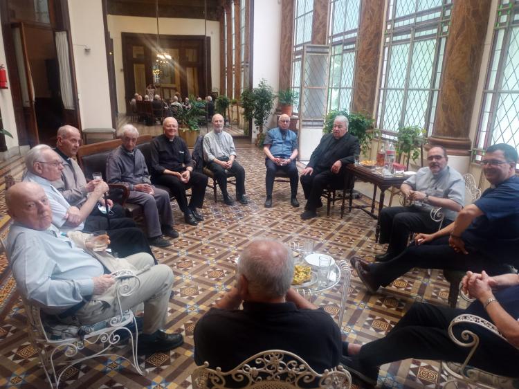 Mons. Mestre se reunió con los clérigos de mayor edad