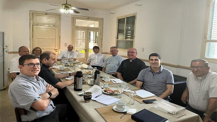 Mons. Olivera se reunió con los profesores del seminario castrense