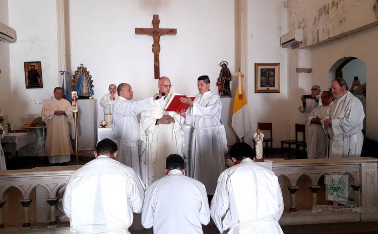 Mons. Olivera confirió el acolitado a un seminarista en el domingo del Buen Pastor Mons. Olivera confirió el acolitado a un seminarista en el domingo del Buen Pastor