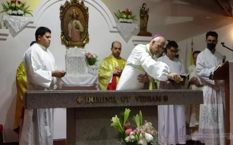 Mons. Olivera consagró una parroquia castrense en Córdoba