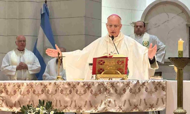 Mons. Olivera: 'Larrabure fue un don para cada uno de nosotros' Mons. Olivera: 'Larrabure fue un don para cada uno de nosotros'