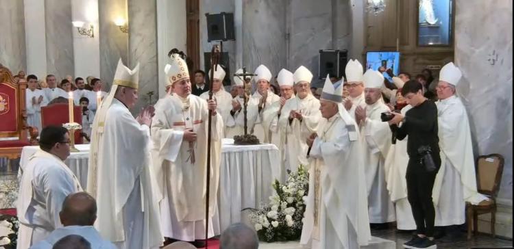 mons-raul-martin-asumio-como-arzobispo-de-parana-EFPX