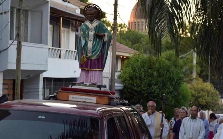 Mons. Santiago animó a imitar los gestos de cercanía de San Nicolás de Bari