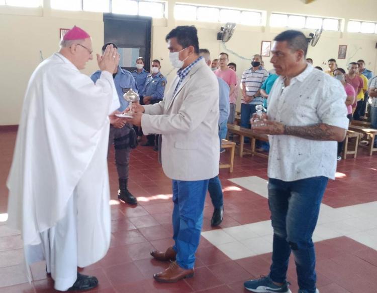 Mons. Urbanc celebró la misa de Navidad en la cárcel de Miraflores