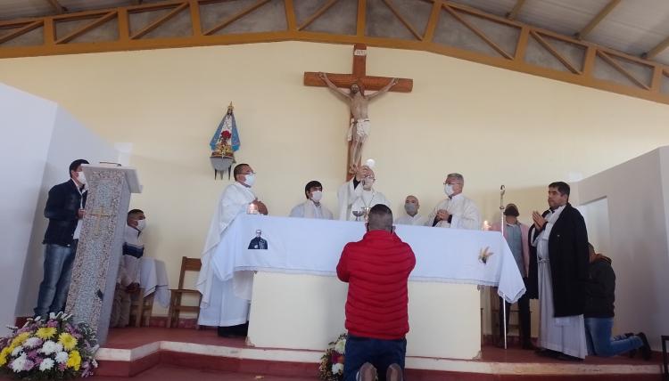 Mons. Urbanc consagró el altar y dedicó el templo del penal de Miraflores