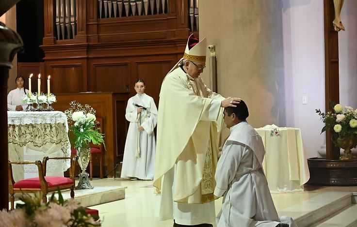 Mons. Zordán ordenó un sacerdote en Concepción del Uruguay Mons. Zordán ordenó un sacerdote en Concepción del Uruguay