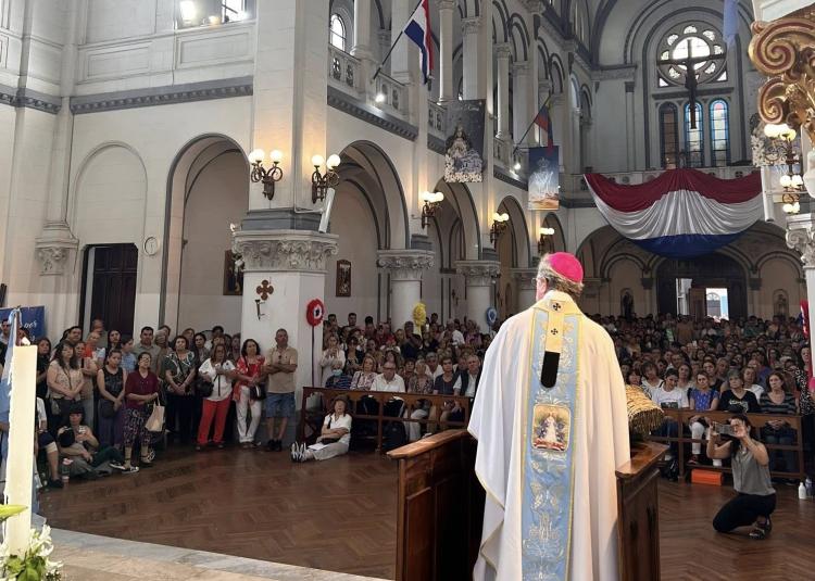Monseñor García Cuerva: 'Dios camina con nosotros'