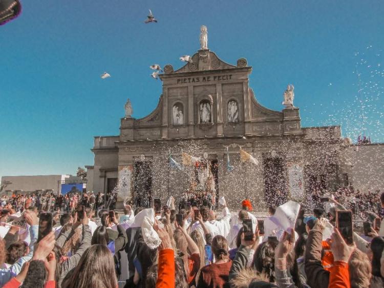 Multitudinaria devoción a la Virgen de la Consolata en la basílica de Sampacho Multitudinaria devoción a la Virgen de la Consolata en la basílica de Sampacho