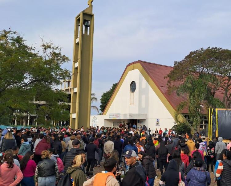 Multitudinaria peregrinación por las colonias en la ciudad de Federación