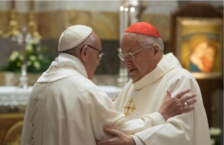 Francisco: El cardenal Sodano "vivió su sacerdocio con generosidad"
