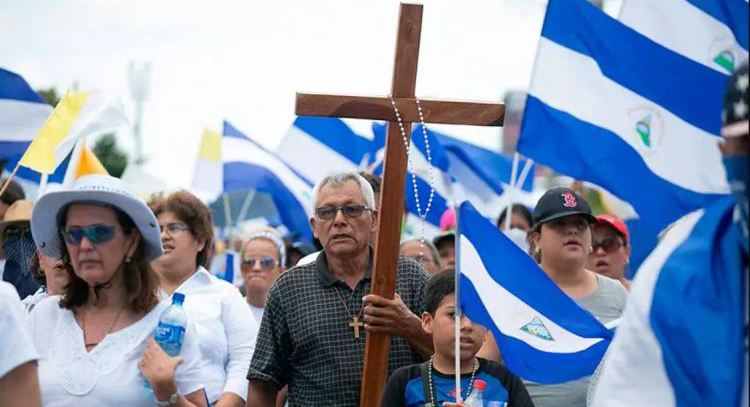 Nicaragua: el obispo Báez, entre los 94 nuevos despojados de nacionalidad