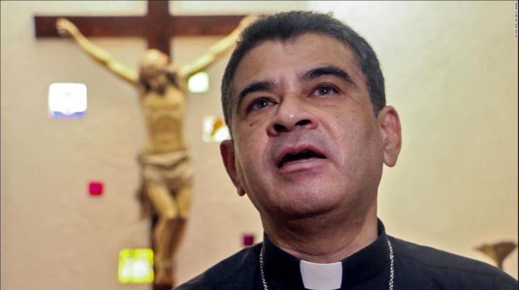 Nicaragua: el obispo Rolando Álvarez renuncia al exilio y vuelve a la cárcel