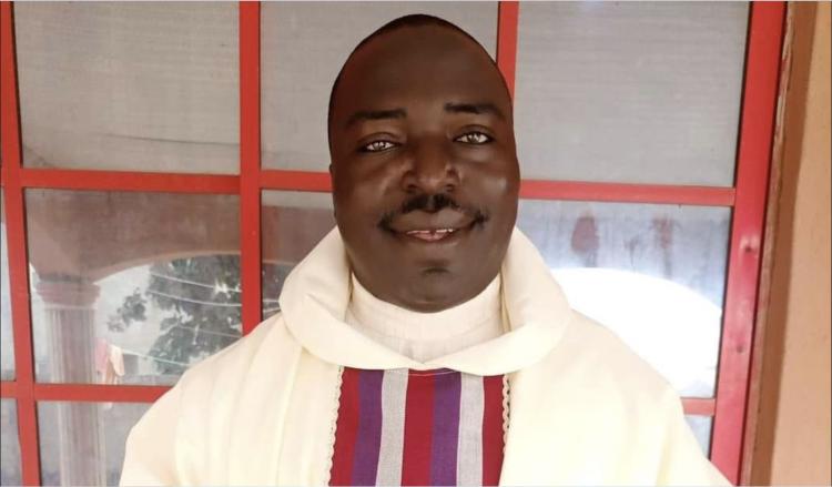Nigeria: Asesinado uno de los dos sacerdotes secuestrados la semana pasada