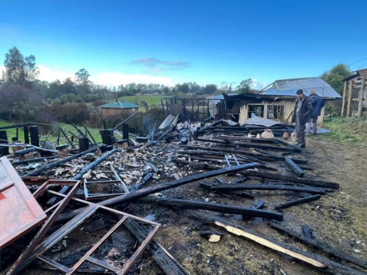 No cesa el vandalismo anticatólico en Chile: otra capilla destruida por el fuego