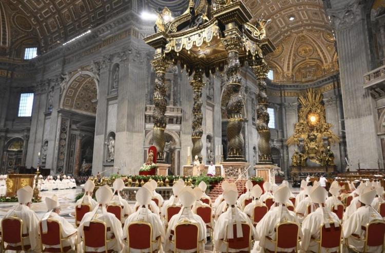 Novena misa de los novendiales: El Card. Mamberti invitó a 'redescubrir la adoración' Novena misa de los novendiales: El Card. Mamberti invitó a 'redescubrir la adoración'