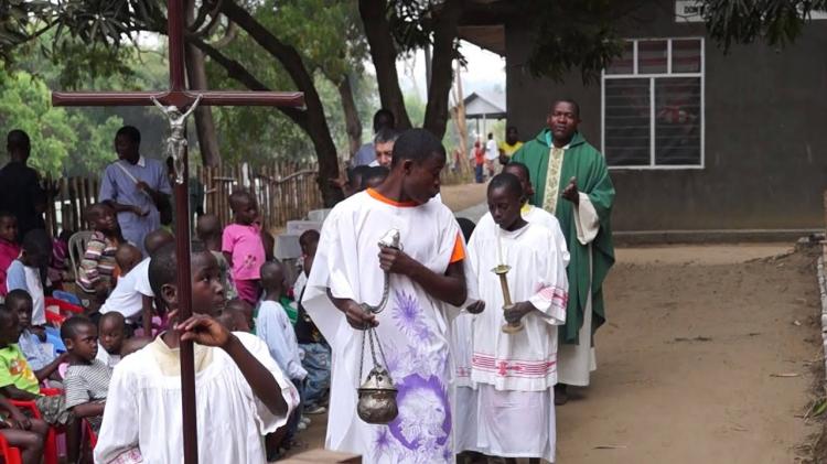 Nuevas estadísticas de la Iglesia revelan que hay más católicos y menos vocaciones