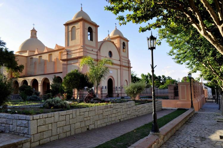 Deán Funes: la catedral Virgen del Carmen tiene nuevo párroco Deán Funes: la catedral Virgen del Carmen tiene nuevo párroco