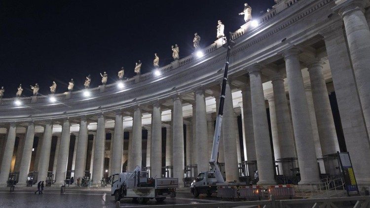 Nuevo sistema de iluminación para la Plaza de San Pedro con motivo del Jubileo