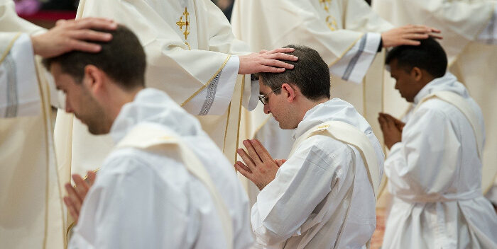 Obispos argentinos enviaron sus saludos en el Día del Sacerdote