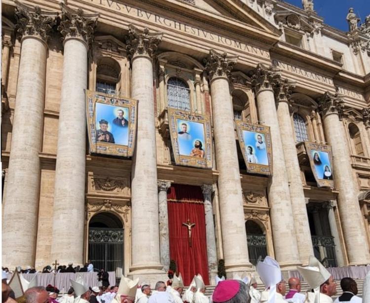 Obispos argentinos presenciaron la ceremonia de canonización de diez nuevos santos en Roma