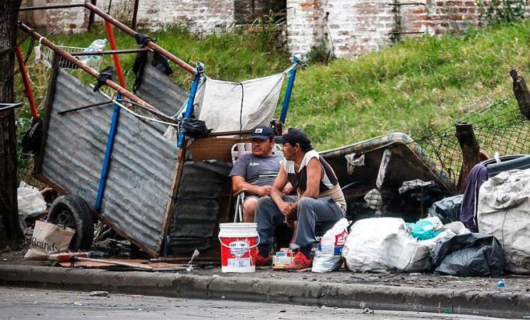 ODSA UCA: la pobreza baja tres puntos respecto del primer semestre y llega al 49,9%