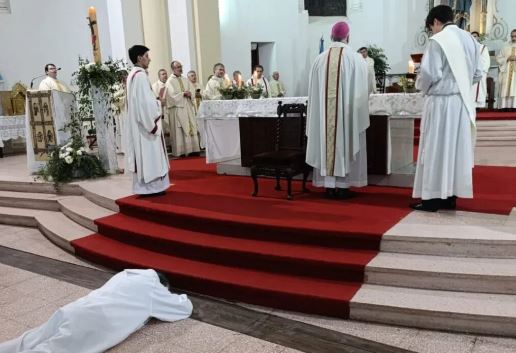 Ordenación diaconal en Trenque Lauquen: signo de Jesús servidor en su Iglesia Ordenación diaconal en Trenque Lauquen: signo de Jesús servidor en su Iglesia