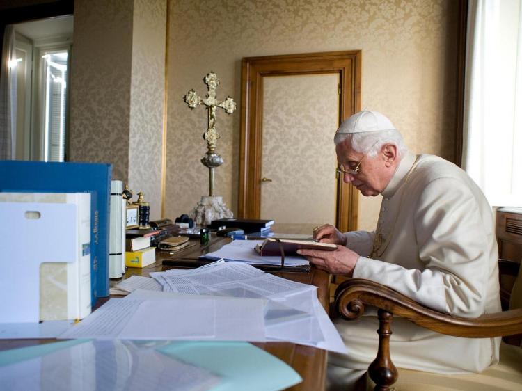 P. Lombardi: el Papa Benedicto XVI fue 'maestro y testigo de la fe'