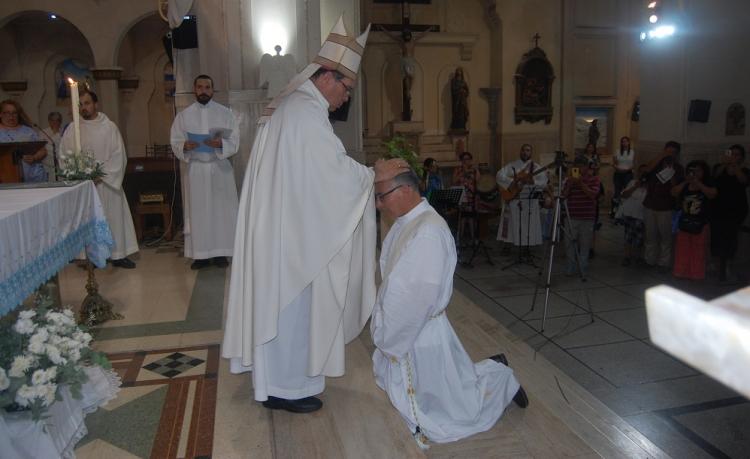 Siendo padre y abuelo, fue ordenado sacerdote en la diócesis de Quilmes