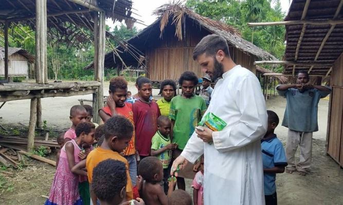 Papúa Nueva Guinea: los sacerdotes se preparan espiritualmente para recibir al Papa