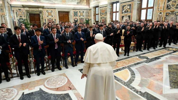 El Papa: 'La Eucaristía es la piedra angular de los seminarios'