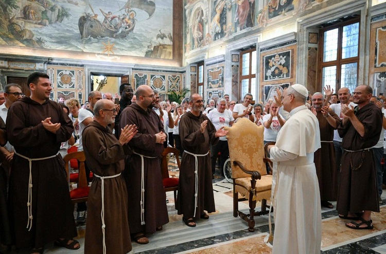'Para los cristianos, los pobres son hermanos, no beneficiarios', recordó el Papa 'Para los cristianos, los pobres son hermanos, no beneficiarios', recordó el Papa