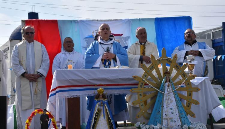 Peregrinación de las madres matanceras para pedirle a la Virgen por sus hijos