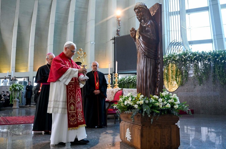 'Permanecer con María bajo la cruz de Jesús' pidió León XIV al clero libanés