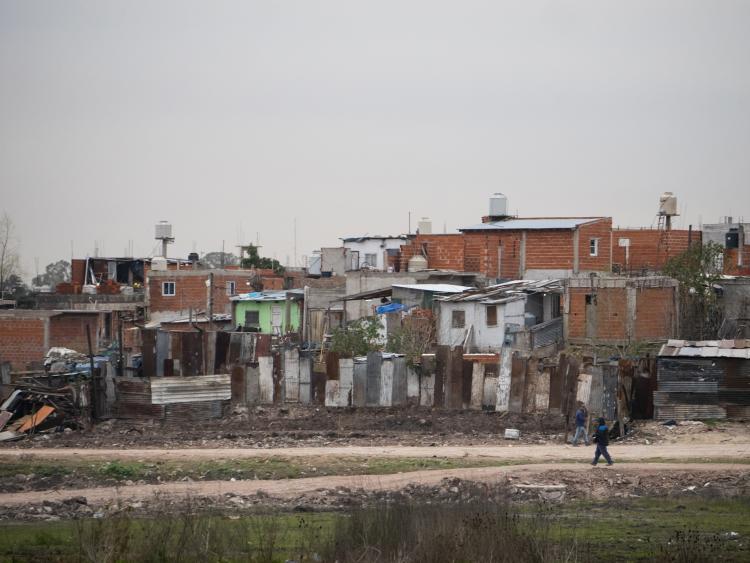 Preocupa a los curas villeros la actual situación social en los barrios carenciados