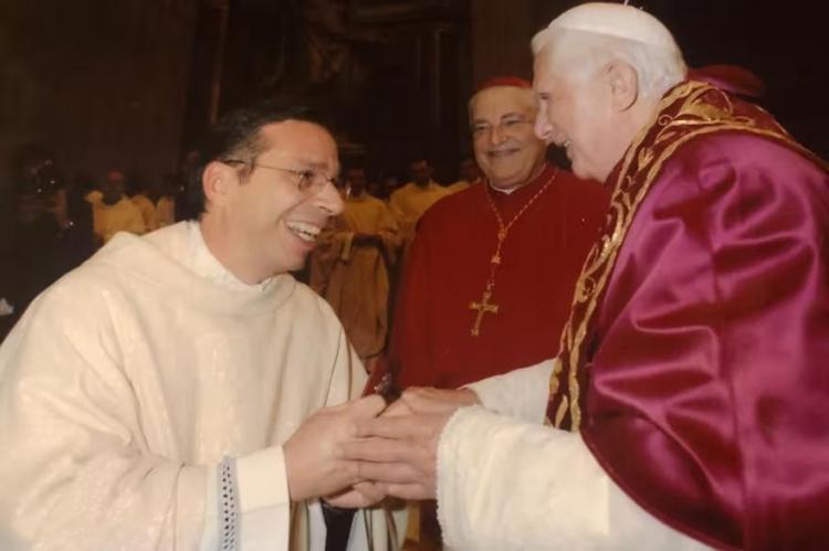 Presentan el libro del P. Mariano Fazio 'Benedicto XVI. El Papa de la fe y la razón'