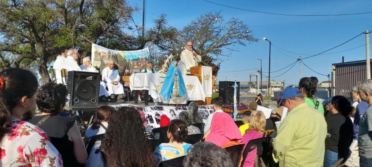 Quilmes conmemoró la llegada de la Virgen de Luján a la rotonda de Pasco