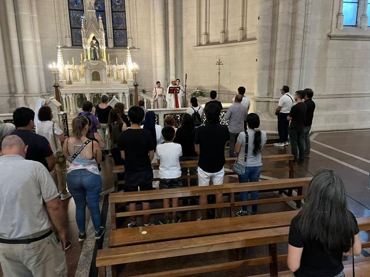 Recordaron a Mons. Carlos Galán con una misa en la catedral platense