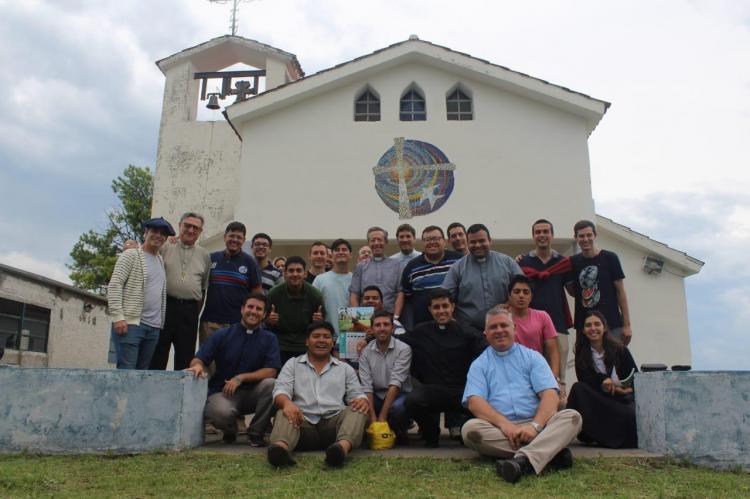 El arzobispo de Rosario se encontró con seminaristas en Calamuchita