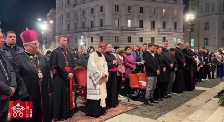 Rosario por el Papa Francisco en la basílica Santa María la Mayor Rosario por el Papa Francisco en la basílica Santa María la Mayor