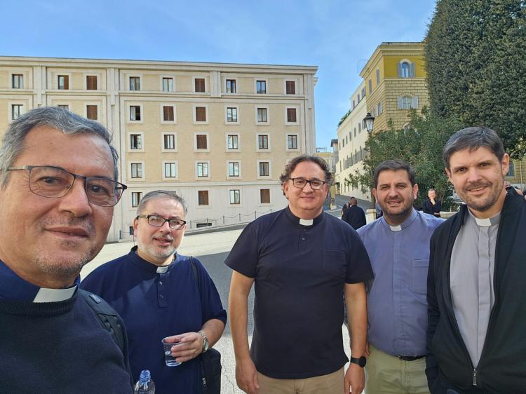 Sacerdotes argentinos en el encuentro internacional de párrocos para el Sínodo