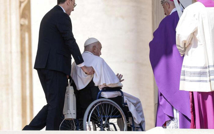 El Papa avanza en su recuperación: mejora su motricidad, su respiración y su habla El Papa avanza en su recuperación: mejora su motricidad, su respiración y su habla