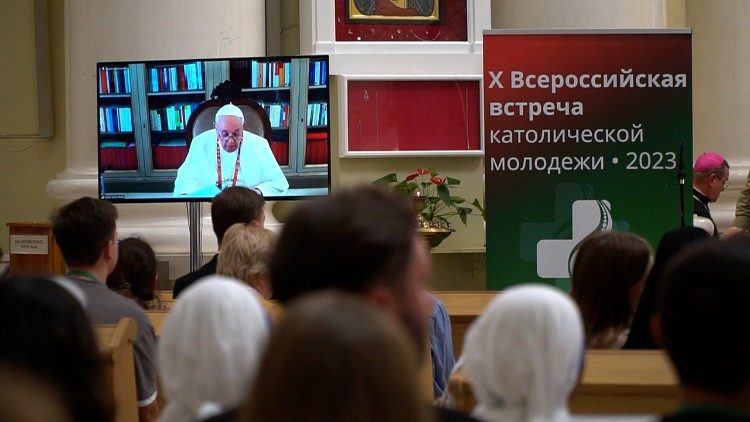 'Sean semillas de reconciliación y paz', alentó el Papa a los jóvenes rusos