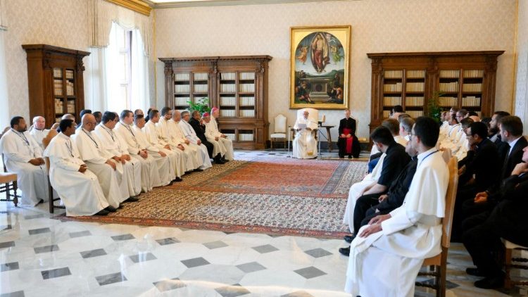 "Todo egoísmo nace de la falta de oración", advirtió el Papa a los Lateranenses