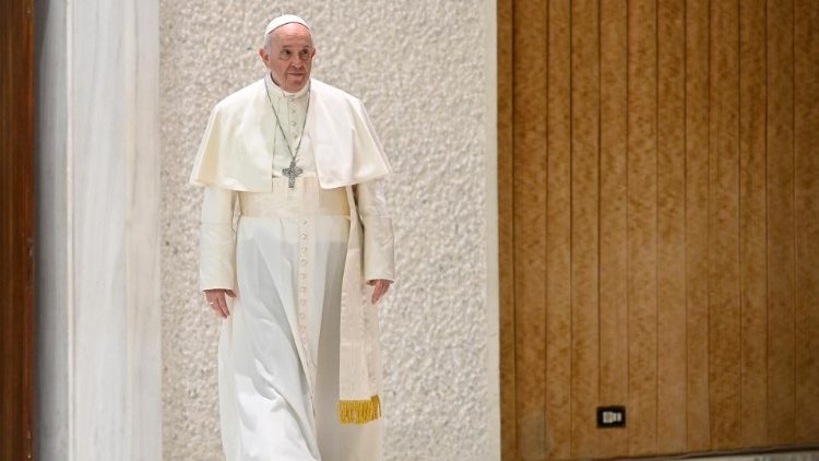 Tras la pandemia volvamos a empezar con más humanidad, animó el Papa