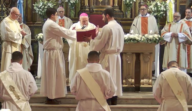 Mons. Vázquez, a los nuevos sacerdotes: 'Todo en sus vidas tiene que irradiar amor'