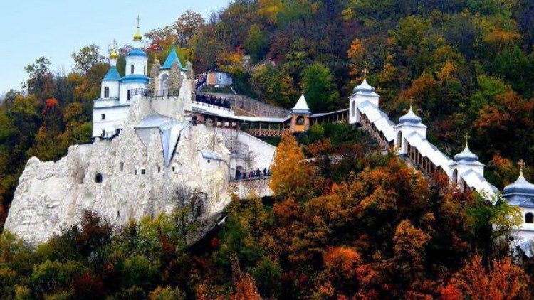 Ucrania: El histórico monasterio ortodoxo de la "Santa Dormición", destruido por bombardeo