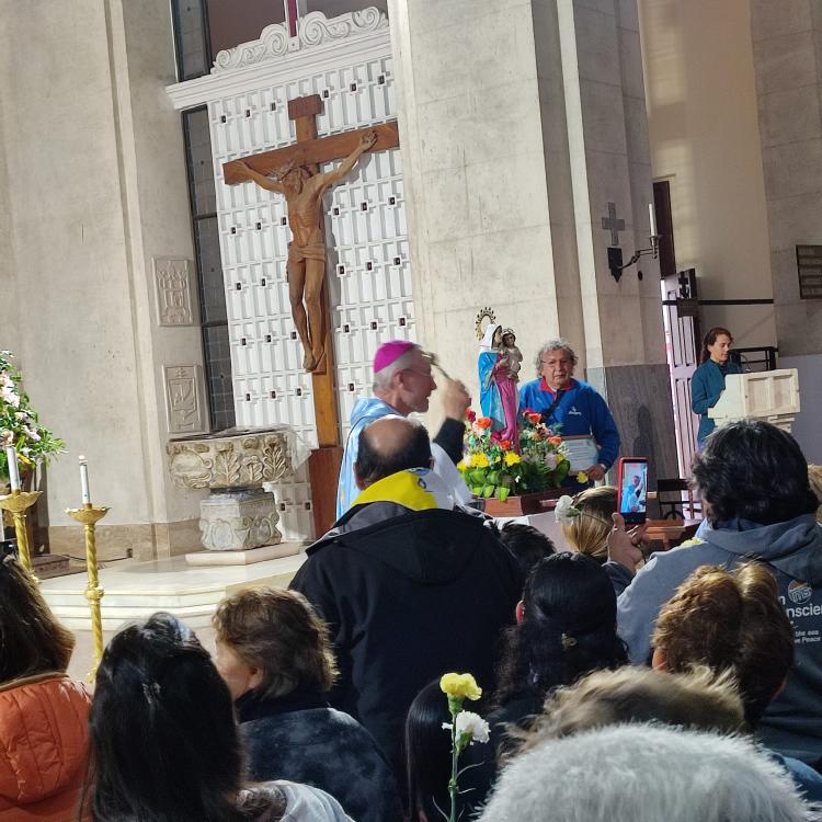 Un centenar de peregrinos expresaron su devoción a la Virgen del Rosario en Itatí