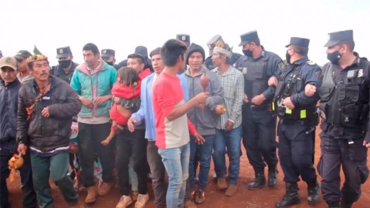Un obispo argentino pide diálogo tras desalojo de comunidad indígena en Paraguay