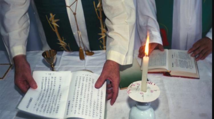 Un obispo chino sigue encarcelado por celebrar una misa